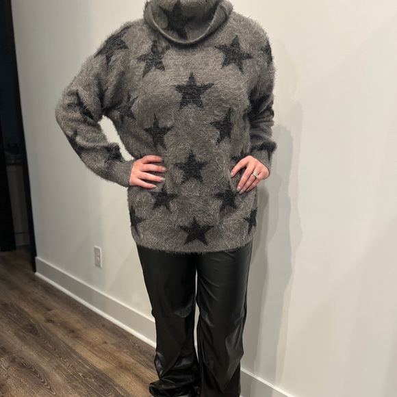 Show Me Your Mumu Grey Star Fuzzy Sweater - Picture 2 of 2